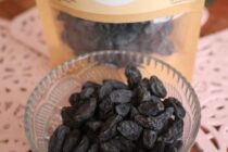 Black Raisins with seed